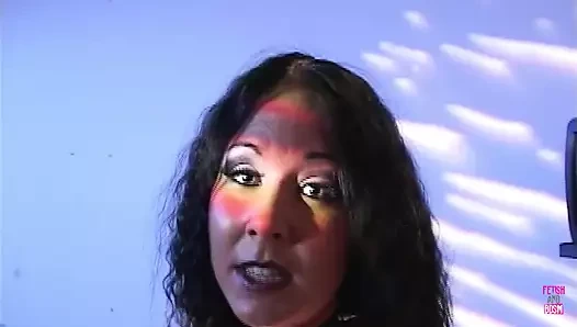 Alevli ateşli sarışın ve esmer kızlar bağlı adamların emiyor