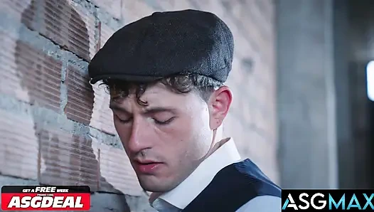 Asgmax - kaslı sporcu mafyada büyük yarak alıyor ve sikiş ayini yapıyor