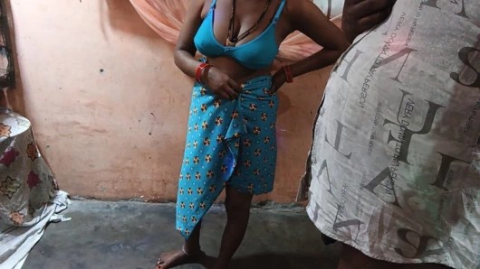 Büyük memeli yenge için ev sahibiyle seks