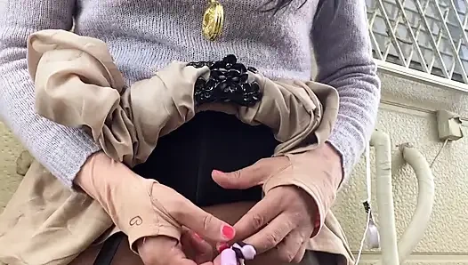 No117 Hiding in the shadow of a neighbor's house and masturbating