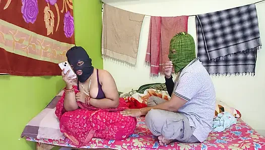 Hintli azgın yenge sert seks için çok çaresiz