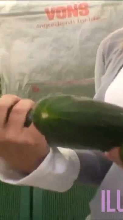 Sarışın orta yaşlı seksi kadın amını büyük zenci yarağıyla parçalıyor | Klip 1