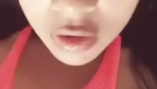 Chica masturbandose con tremendas tetas