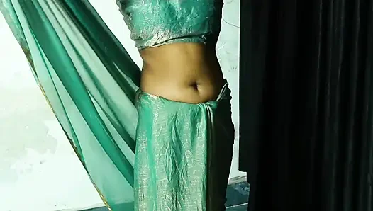 Sari sıkı amcıklı desi yenge Hintçe ses kaydında devar tarafından sert sikiliyor