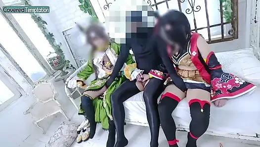 Cosplay yetişkin kadın iki partnerle üçlü seks grup sahnesi