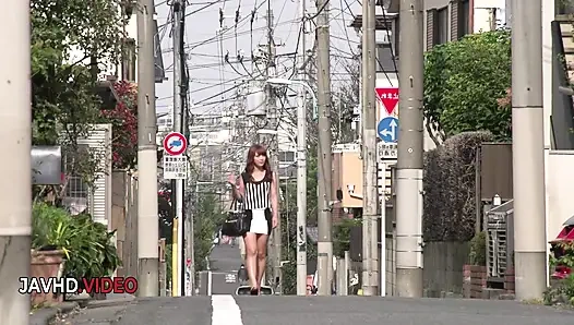 Anna Anjo zevk oral seks için baştan çıkarıcı şekilde jav tarzı dölleniyor