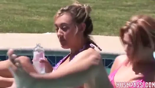 Gwen sadece eğlenmek istiyor... ve güzel bir amcık!