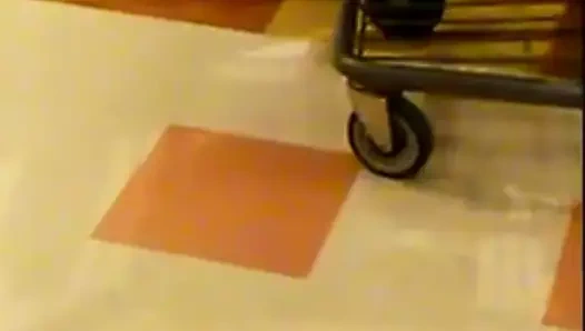 Mağazada topuklu ayakkabılar