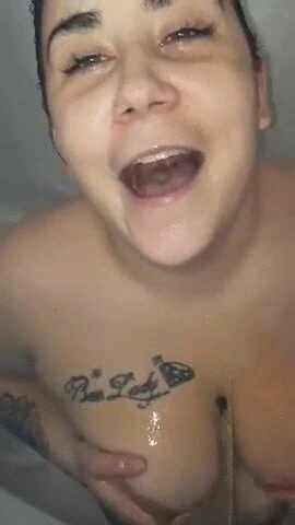 Garip milf için altın duş zamanı