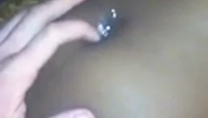 Kızların göbek deliği incelendi