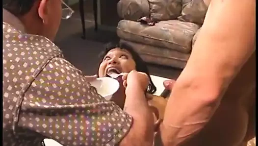 Edepsiz sarışın büyük yarakla sert sikiliyor