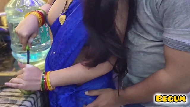 En iyi arkadaşım üvey anneme mutfakta yardım ediyorum