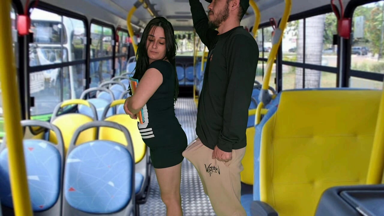 Studente geneukt en geneukt in de bus!