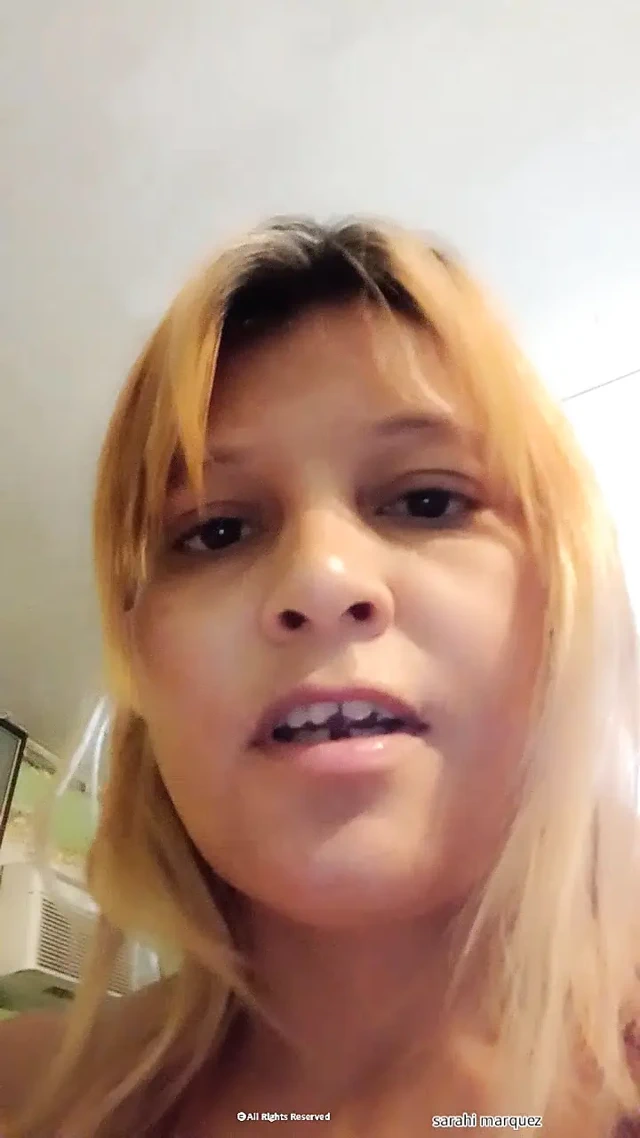 Ateşli bekar bichi evde tek başına hayali kocayı oynuyor