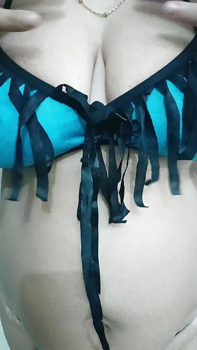 Hintli köylü kız priya xxx videoda sıkı amcığını gösteriyor