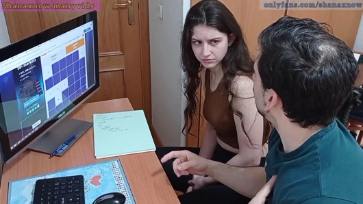 Genç öğrenci şantaj, pov oral seks, ağzına boşalmak, yutmak.