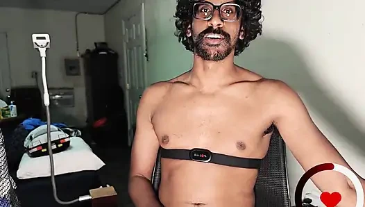 Gerginken ekranda kalp atış hızımı gösteriyorum. Ne düşünüyorsun?