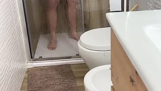 Arkadaşımın evinde duş