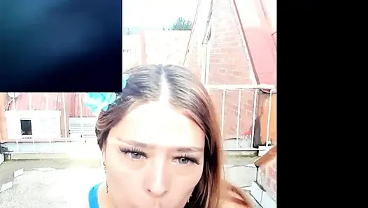 Evimin Terasında 1 Metreden Fazla Bir Oyuncağı Yutmak Çift Kamera
