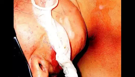 İtaatkar sürtük kırılıyor - sürtüğün yüzüne pissing