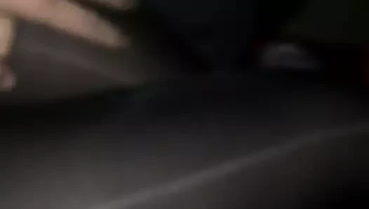 Yabancıyla oynuyor, çoraplarımı seviyor