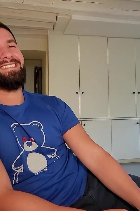 Ona sert bir ders veriyor