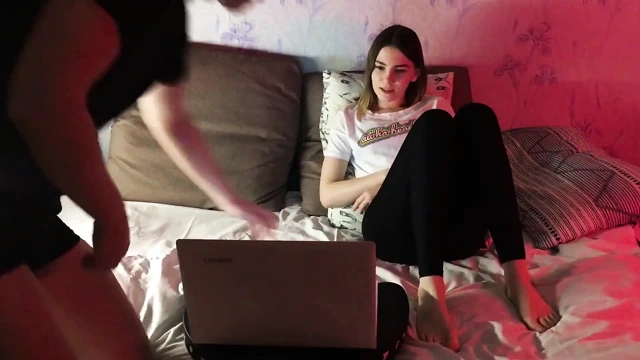 İyi bir kız olduğum için sikini emmeme izin verdi