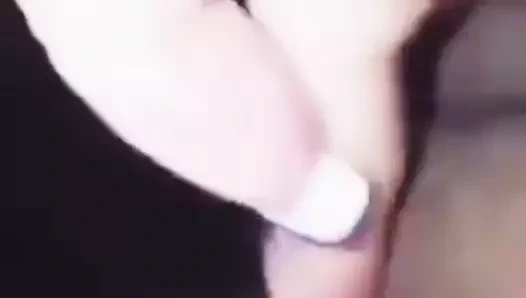 Tırnaklarını yaptırmak için para ödedi, bu yüzden benim için fışkırttı