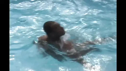 Genç adamla klasik eşcinsel pornosu götten sikiliyor ve canavar siyah yarakla yüzüne boşalıyor