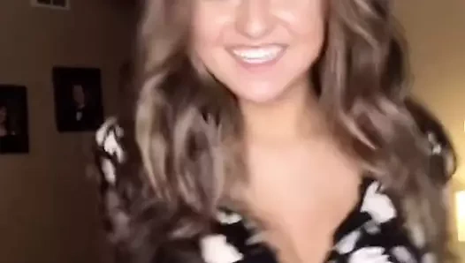 Busty eğitimcinin tatlı hareketleri var