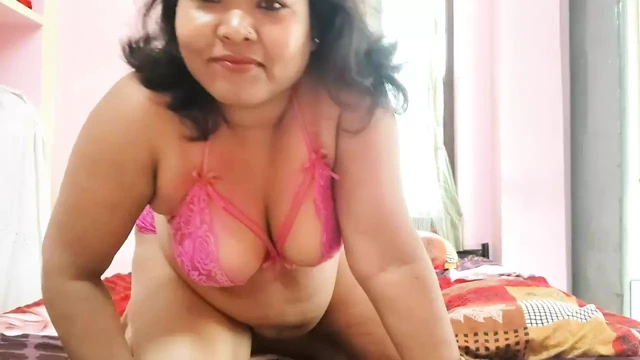 Hintli ev hanımı seksi şov 18