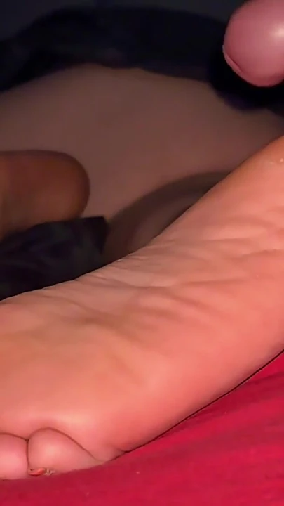 Сногсшибательный момент из "Красивые подошвы крупным планом"