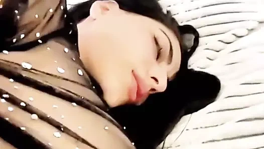 Ünlü minyon genç fenomenin anal döl sızıntıları videosu