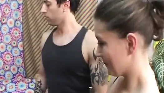 Azgın esmer yoğun oral ve sert sikişiyor