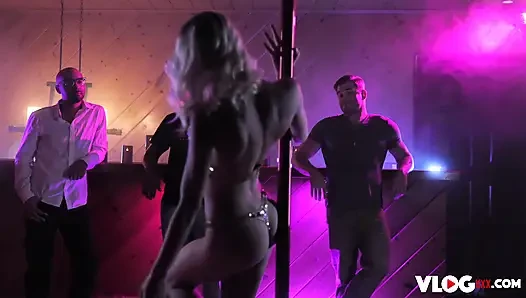 Kenna James inanılmaz amcığını sikiyor