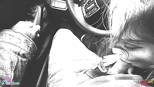 Ormanda fotoğraf çekimi dölleniyor ve üstüne işiyor