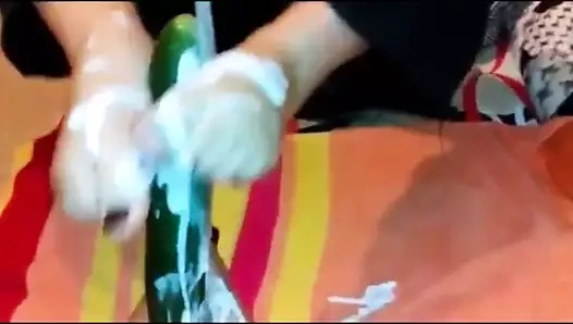 Tina ve Antonia'nın kremsi footjob