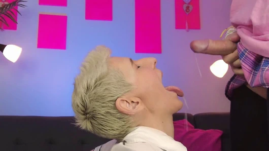 Topları yalama, koklama ve epik yüz