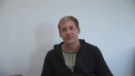 Sarışın genç kız adam tarafından sert sikiliyor