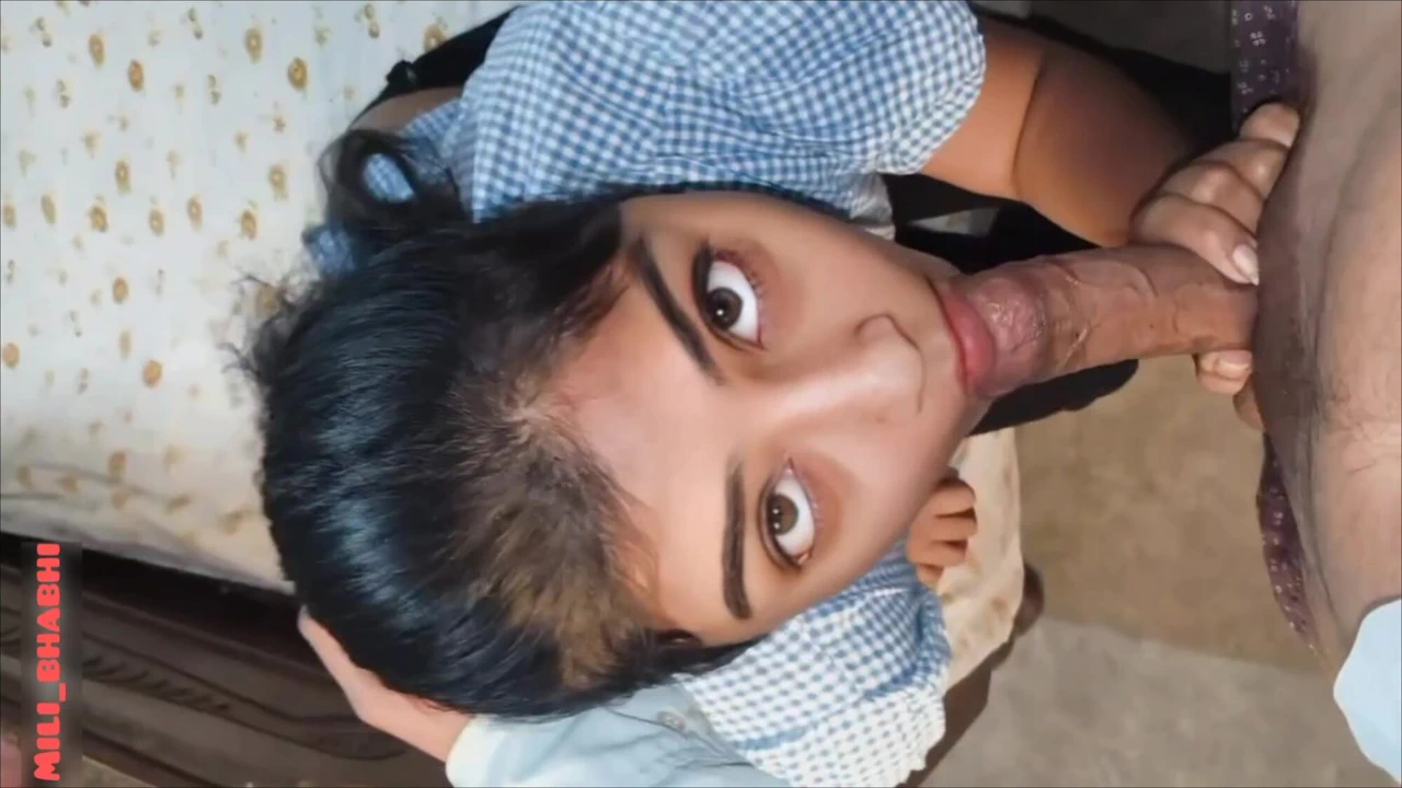 Hintli kız sakso çekiyor