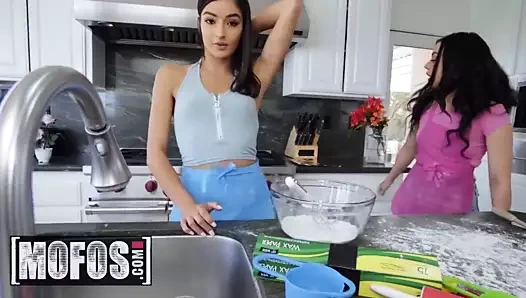 Arkadaşımı paylaş - whitney wright lucas frost emily willis