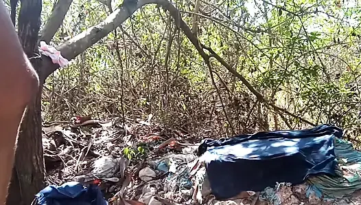 Bu genç zevki ormanda dört ayak üzerinde sikecek miyim?