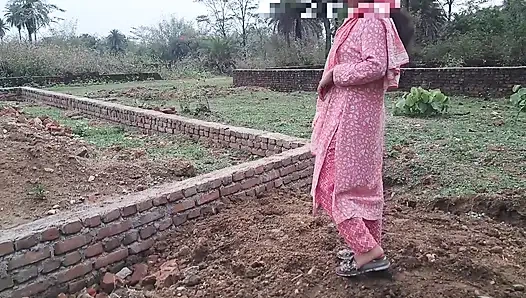 Genç Hintli kadın arkadaşıyla