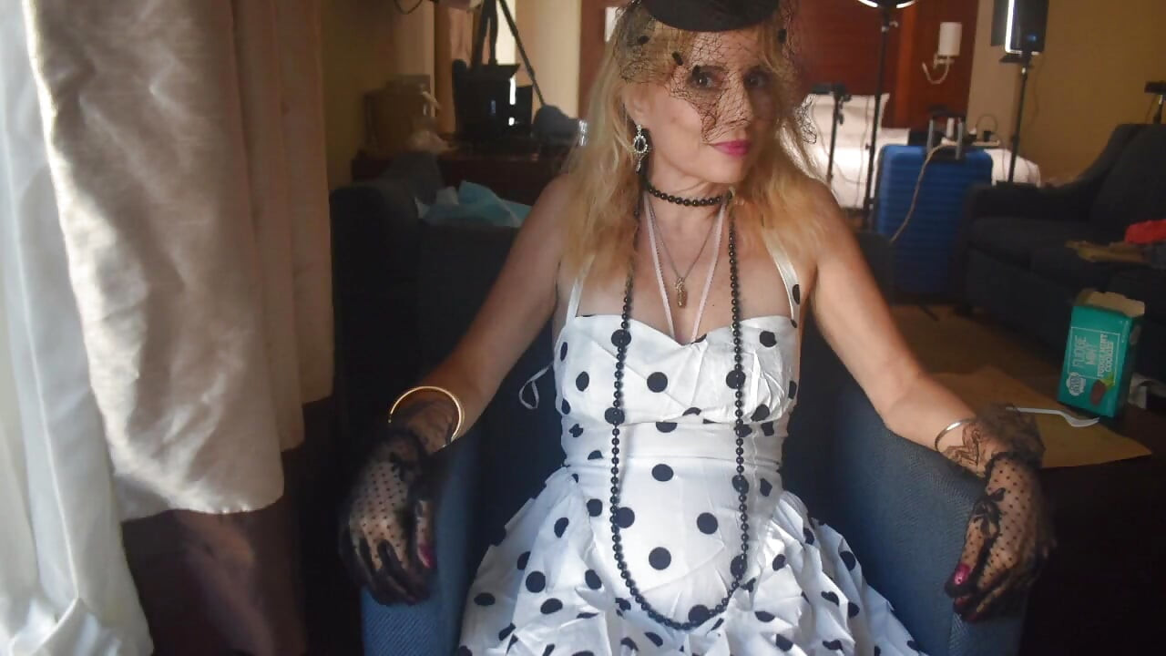 Dawn Layla'nın oynadığı Polka dot ayak fetişi