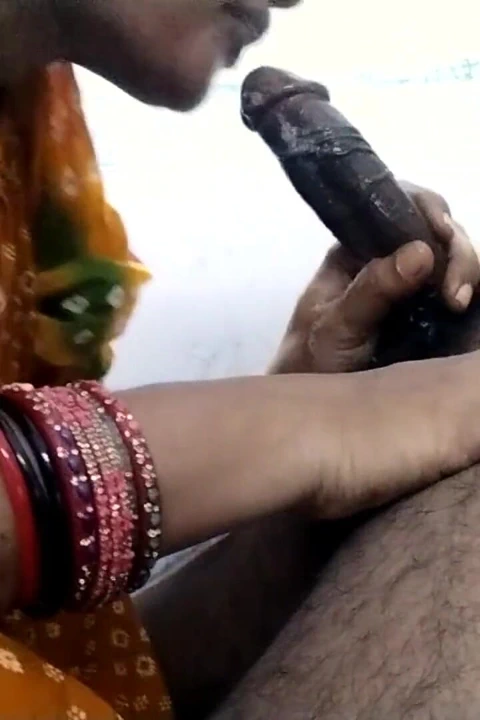 Teyze ıslak sakso çekiyor ve döl yiyor