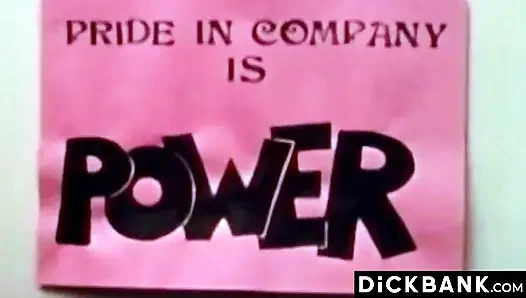 Sarışın eşcinsel götten sikişten sonra vahşi yarak alıyor