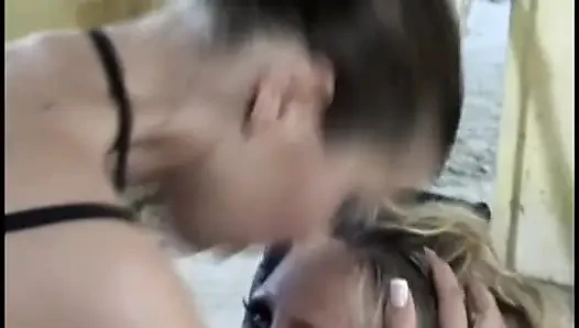 Sarışın için anal seks ve sert yumruk sokma