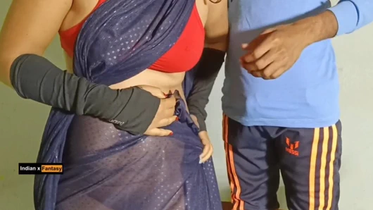 Hintli güzel hizmetçi yenge ko pakad kar chod diya