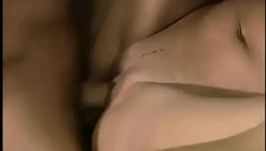 Carina troia asiatica in sneakers cavalca un cazzo e viene schizzata dopo in palestra