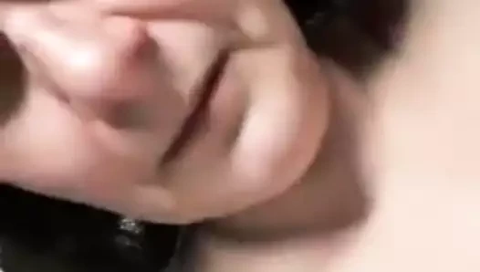 Eski altında sıkışmış tacks üzerinde ona kedi ile gaffer bant